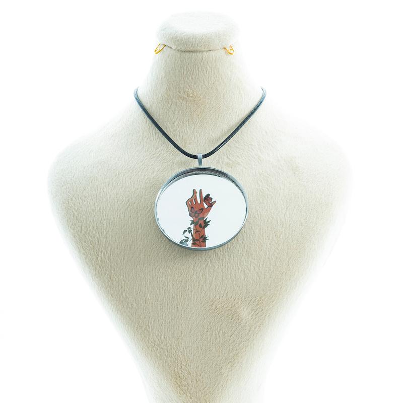 گردنبند آینه ای طرح دست آفرینش