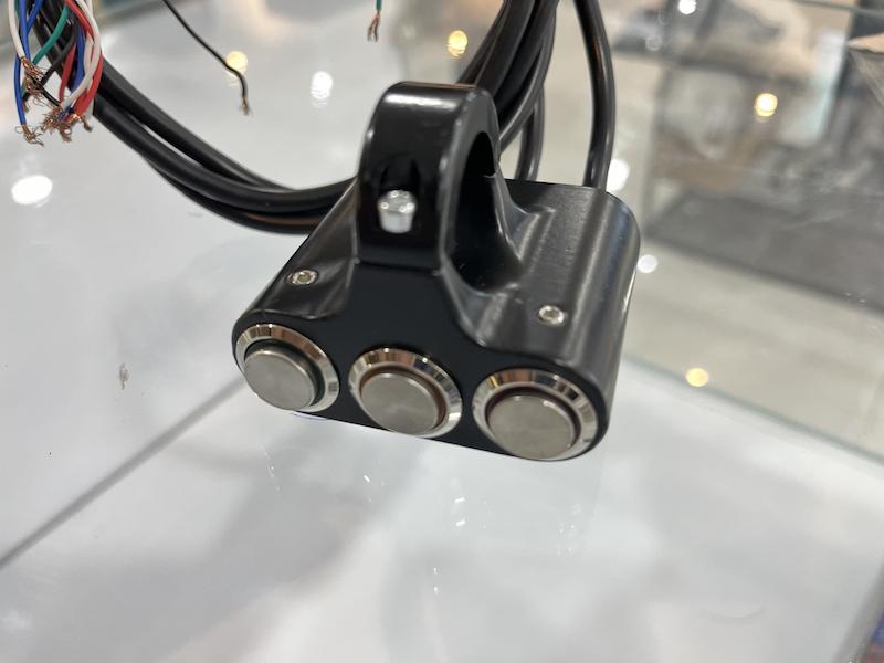 کلید سه پل فشاری 