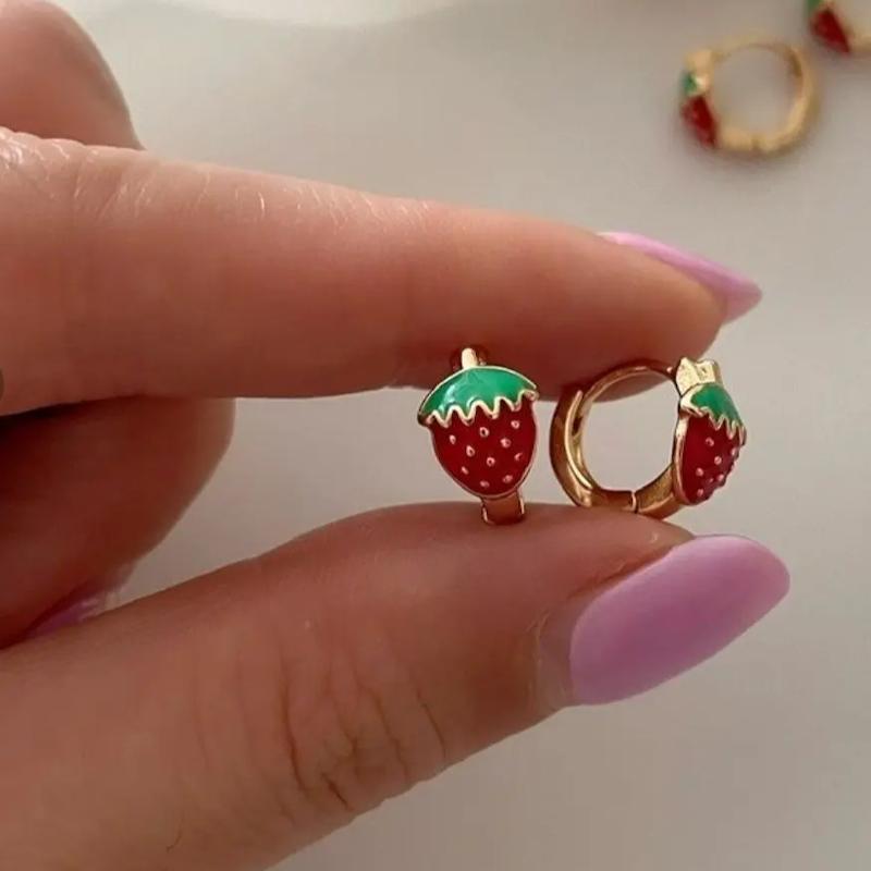 گوشواره حلقه ای توت فرنگی از برند ژوپینگ 