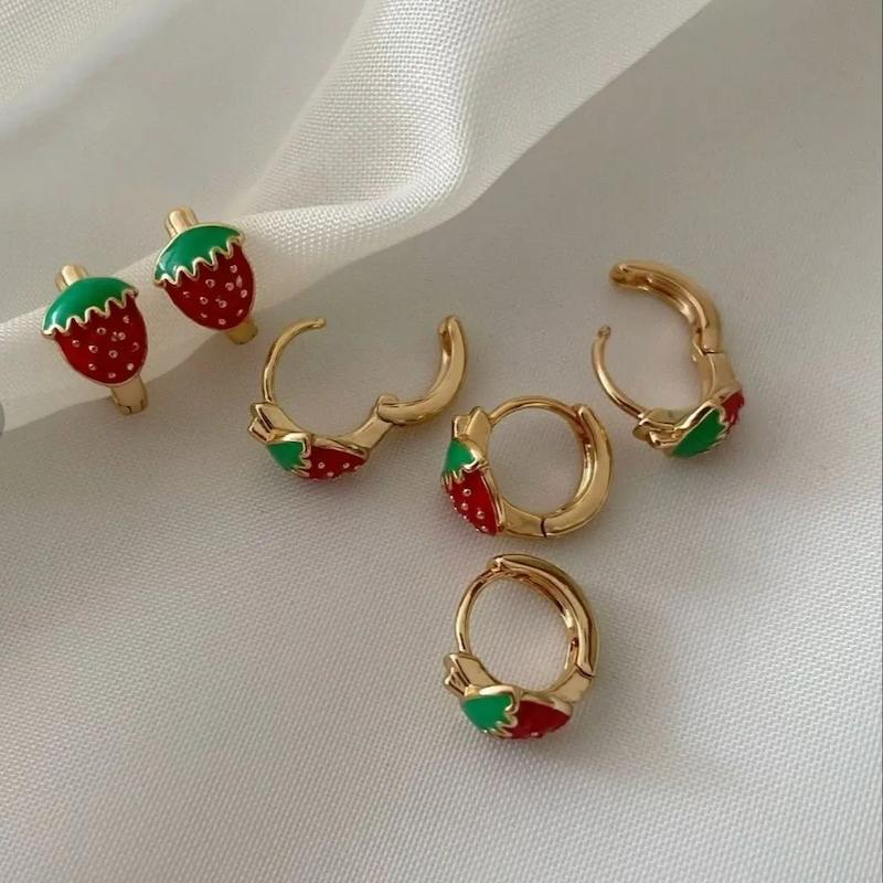گوشواره حلقه ای توت فرنگی از برند ژوپینگ 