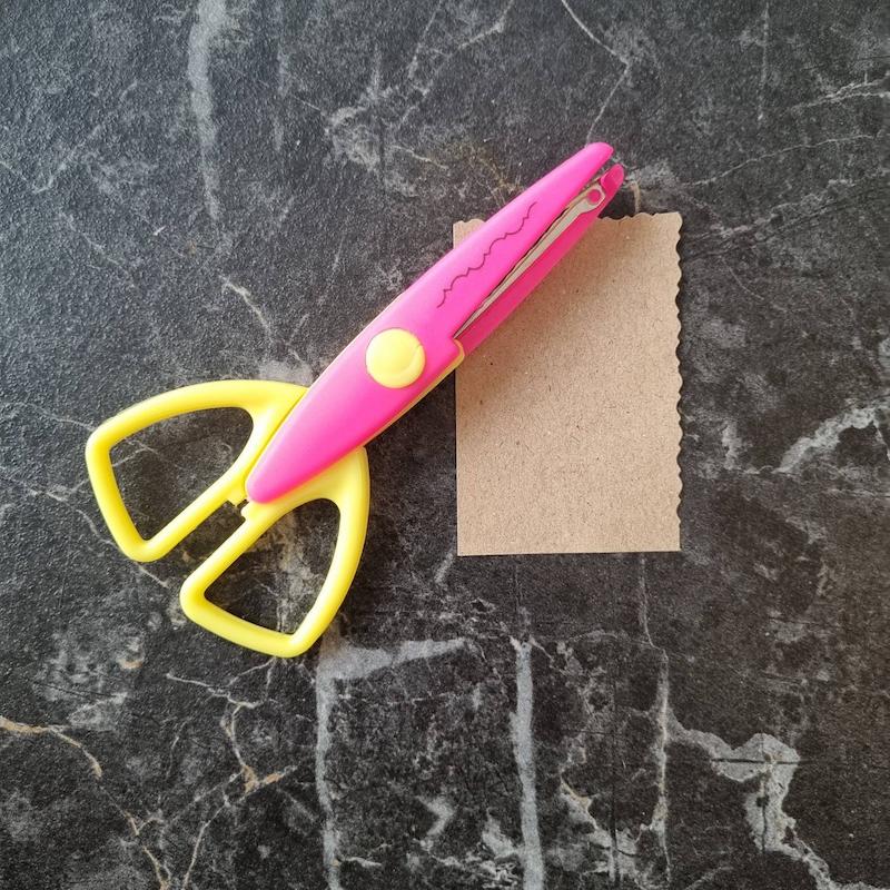 قیچی دالبر صورتی زرد