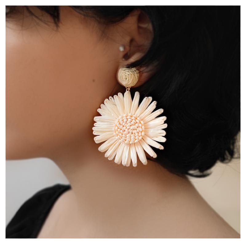 گوشواره گل شیری نباتی