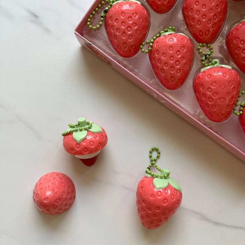 بالم لب توت فرنگی