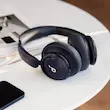 هدفون بلوتوثی انکر anker مدل SoundCore Life Q30 با نویز کنسلینگ فعال (ANC)، درگاه شارژ USB Type-C، دارای میکروفون دوگانه با حذف نویز، مجهز به فناوری Hi-Res Audio، دارای حالت Transparency برای شنیدن صدای محیط