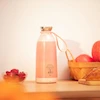 مخلوط‌کن شارژی قابل حمل 500 میلی‌لیتر مدل FRESH JUICE با تیغه استیل ضدزنگ، موتور 60 وات، شارژ USB تایپ‌سی، قفل ایمنی ضد نشت و حالت پالس برای خردکردن یخ و میوه‌های منجمد