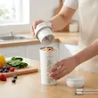 شیکر و مخلوط‌کن ورزشی درما مدل DEM-NU90 گنجایش 0.3 لیتر با موتور 18000 دور در دقیقه، بدنه استیل ضدزنگ دولایه، حفظ دمای 6 ساعته، تیغه فلزی 4 پر و قابلیت شارژ USB