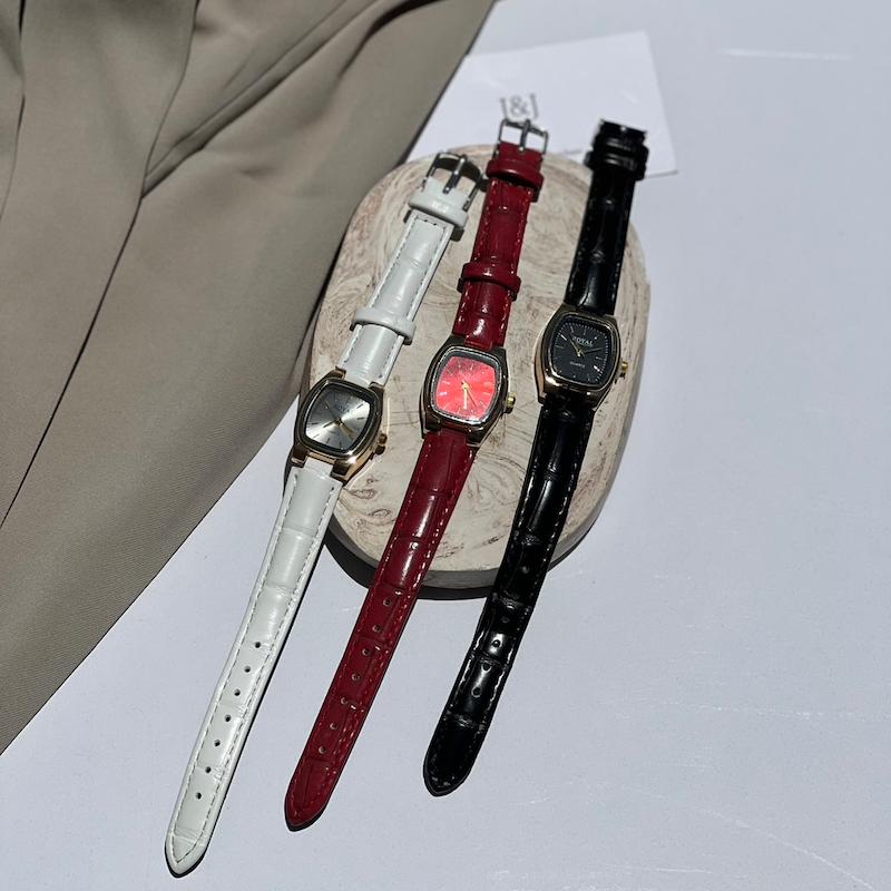 2 Royal accessories 55