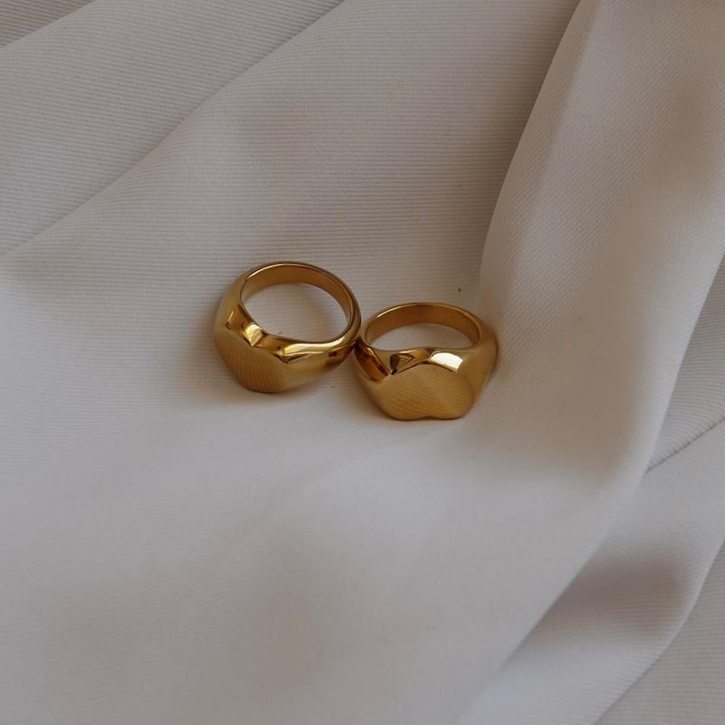 Ela rings collection 