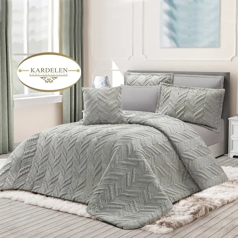 روتختی مخمل طوسی روشن کاردلن روی تخت دو نفره