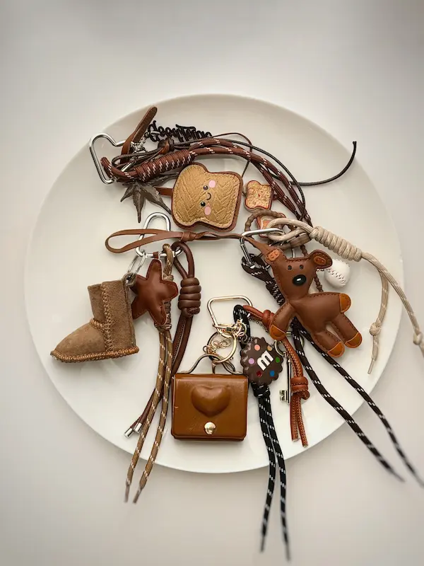 چارم بگ های قهوه ای