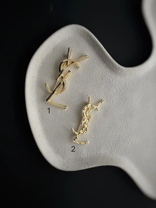 سنجاق سینه های YSL متوسط