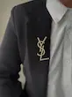 سنجاق سینه YSL طلایی