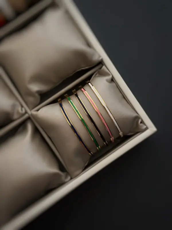 دستبندهای مینیمال رنگی