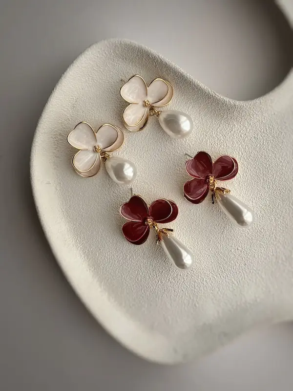 گوشواره های گل نیمه مینا کاری شده