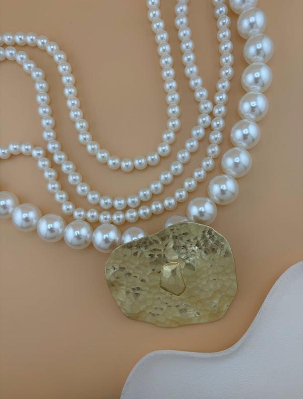 گردنبند مرواریدی با آویز بزرگ