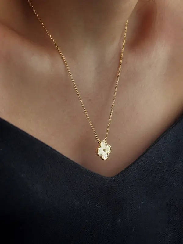 گردنبند، انگشتر، گوشواره و دستبند Van Cleef