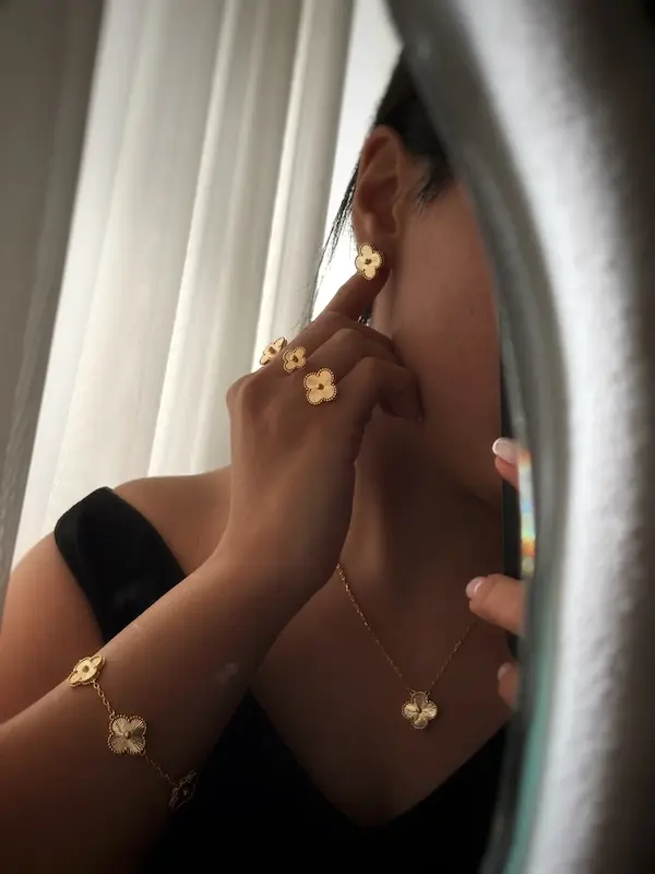گردنبند، انگشتر، گوشواره و دستبند Van Cleef