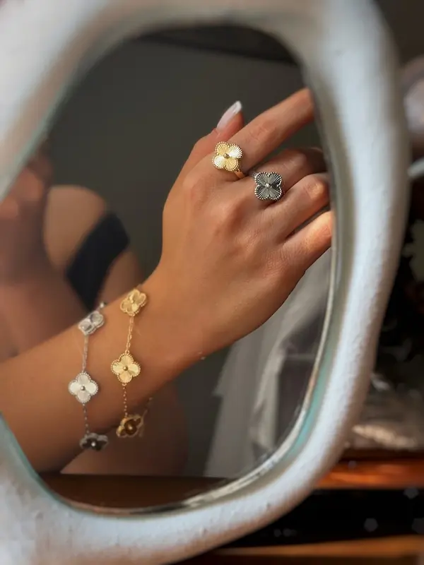 گردنبند، انگشتر، گوشواره و دستبند Van Cleef