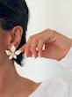 گوشواره های گل سفید میناکاری