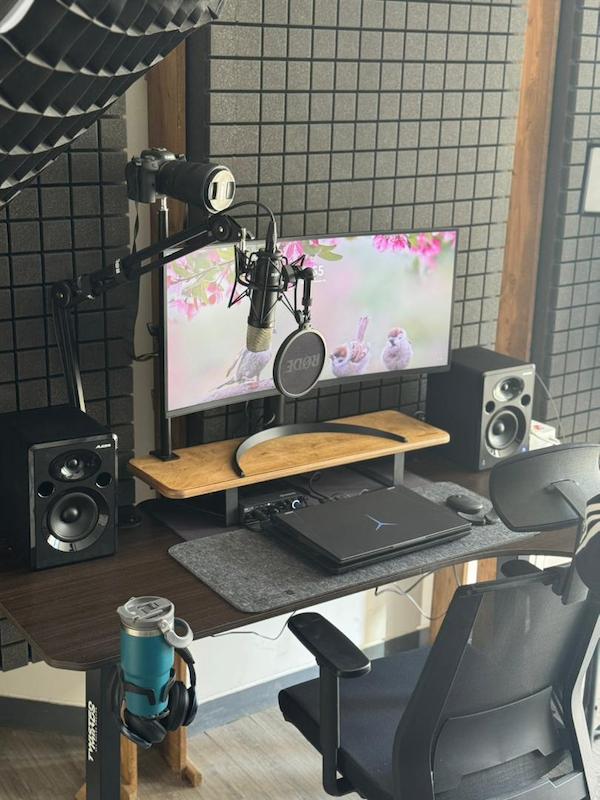 استند مانیتور چوبی DIY