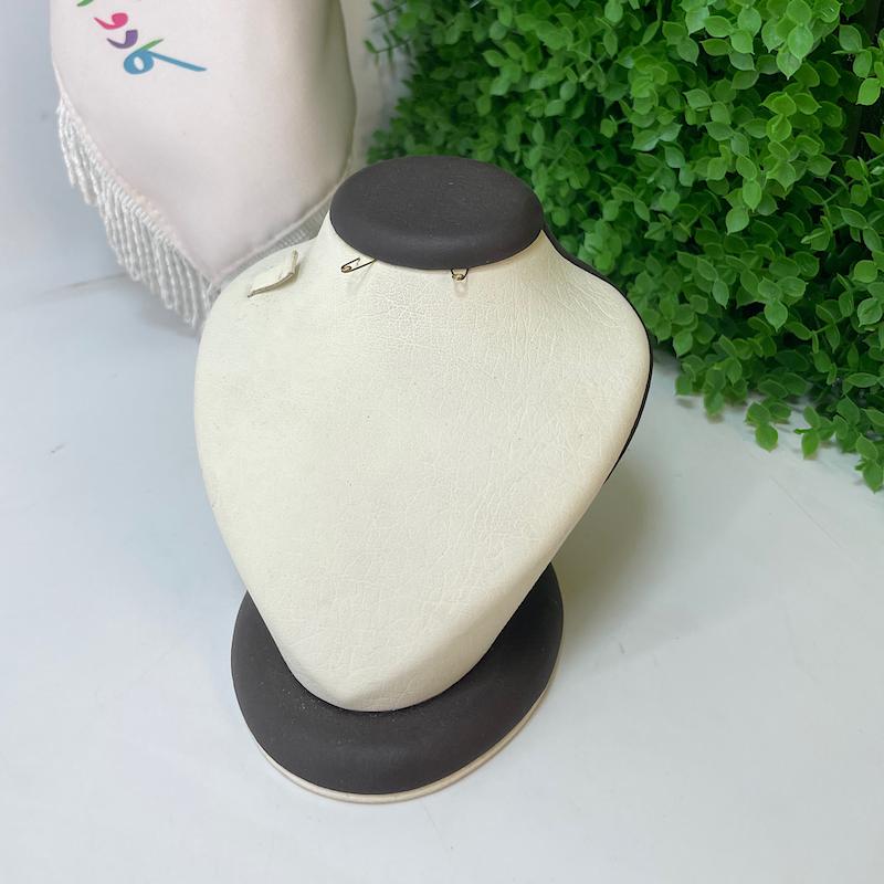 مانکن چرمی جواهرات