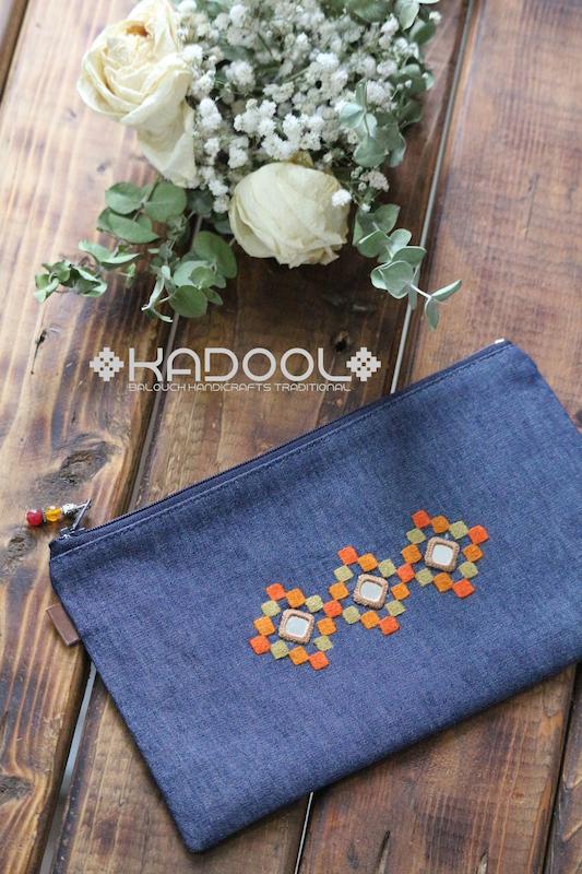 جامدادی  (دارای رنگ‌بندی)