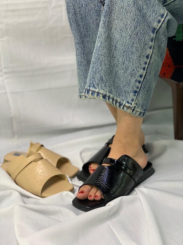 صندل زنانه راحتی مشکی و کرمی