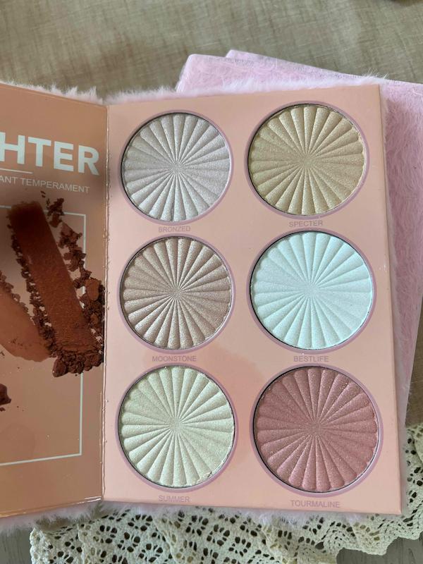 سایه کتابی آووکادو