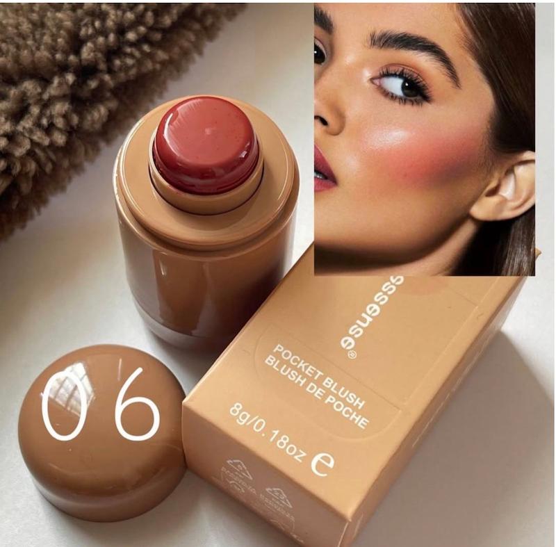 رژگونه استیکی روود از برند اسنس 