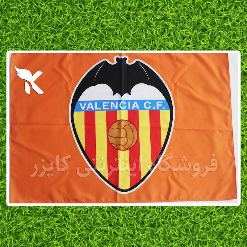 پرچم هواداری والنسیا در دو طرح و دو اندازه مختلف