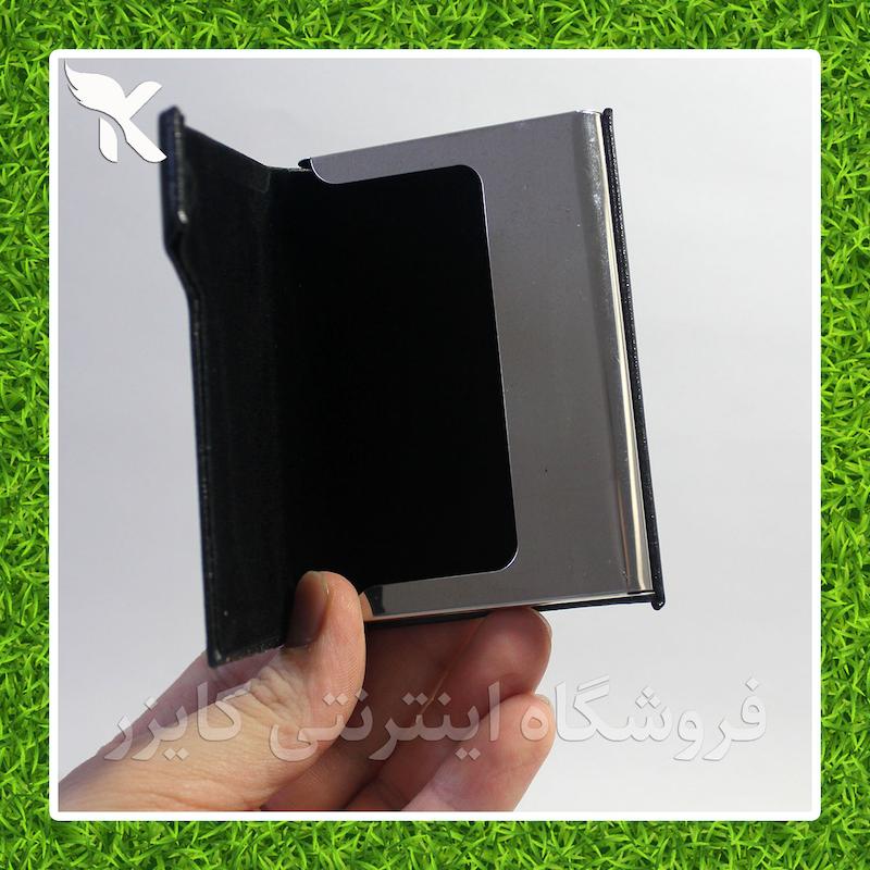 جاکارتی مگنتی لیورپول در دو رنگ مختلف