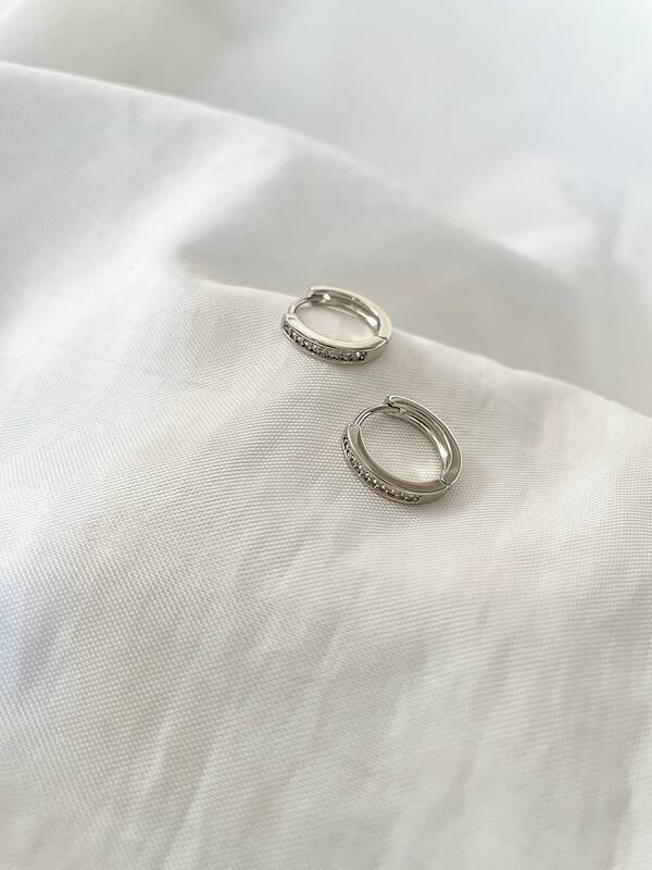 گوشواره حلقه ای نگین دار 
