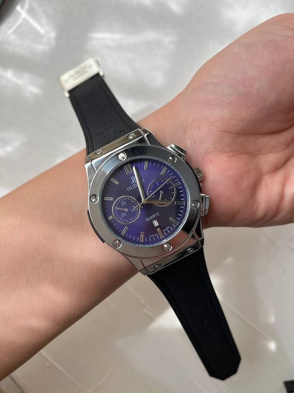 ساعت مچی عقربه ای آنالوگ برند HUBLOT تک موتور تاریخ شمار دار بند چرم قفل فیکسر پروانه ی