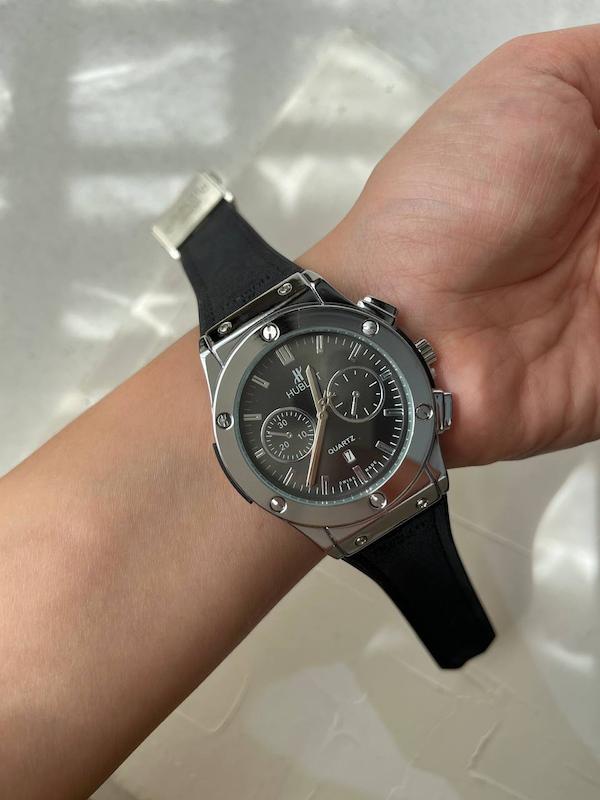 ساعت مچی عقربه ای آنالوگ برند HUBLOT تک موتور تاریخ شمار دار بند چرم قفل فیکسر پروانه ی