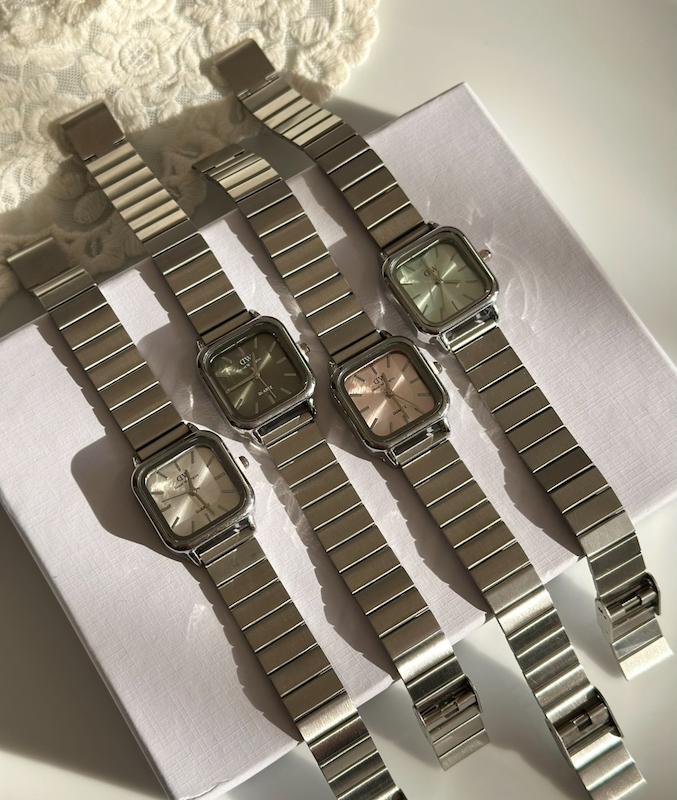 ساعت مچی زنانه دنیل بند کرکره ای