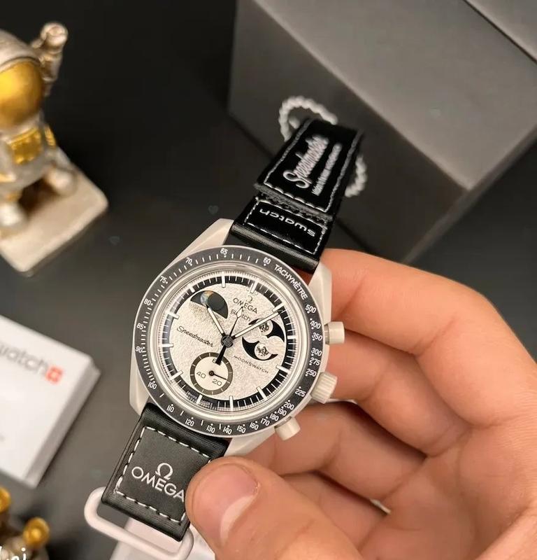 ساعت مچی امگا سواچ مدل Mission to Earthphase با بند پارچه ای