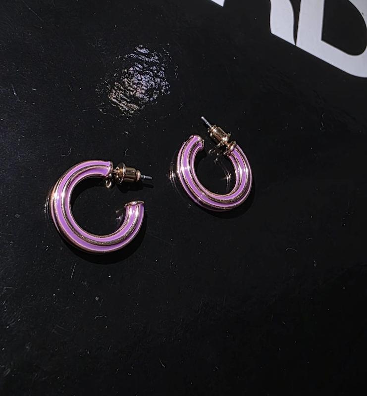 گوشواره بنفش