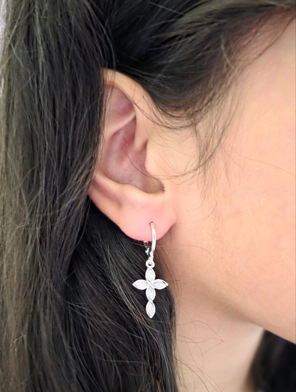 گوشواره صلیب نگینی