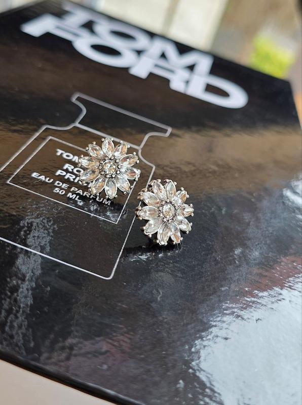 گوشواره نگینی