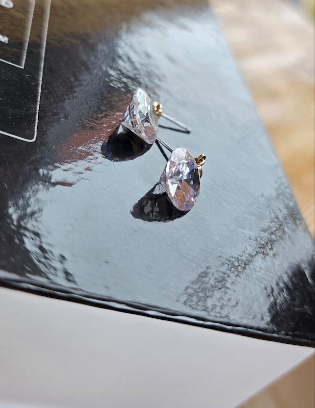 گوشواره نگینی