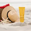 کرم ضد آفتاب و ضد لک بی‌رنگ لافارر SPF50 مناسب پوست‌های چرب و مستعد آکنه