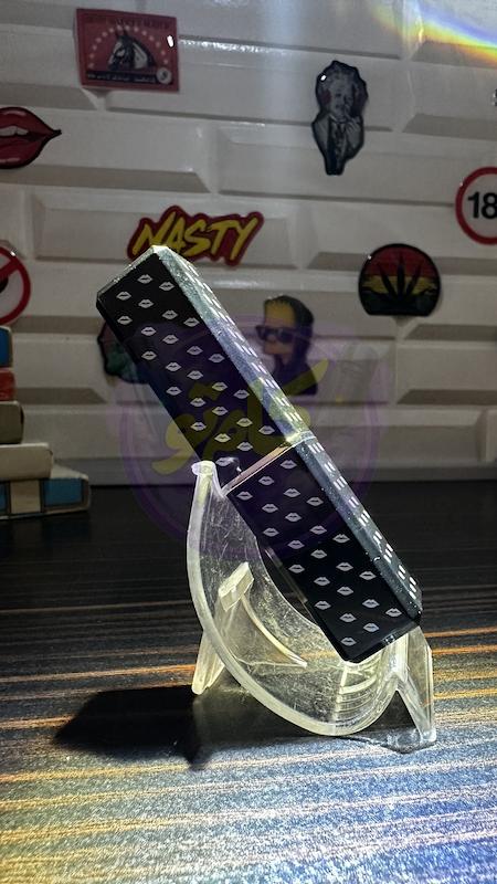 فندک دخترونه طرح رژ لب مشکی