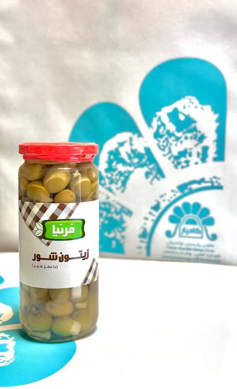 زیتون شور با مغز سیر فرنیا ۵۰۰ گرمی
