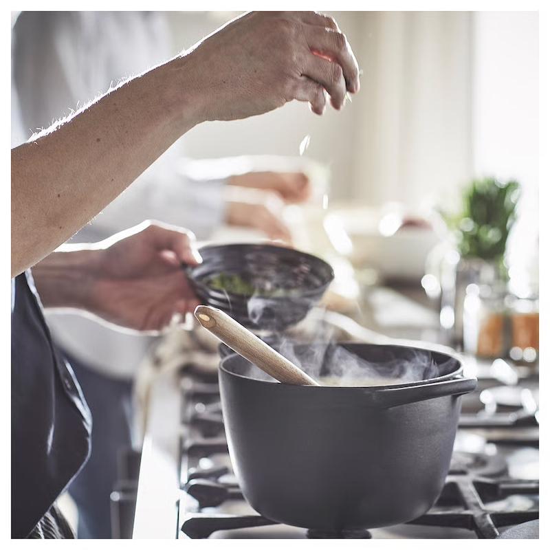 قابلمه چدن ایکیا مدل  VARDAGEN  لعاب‌دار مات/مشکی – ۳ لیتر