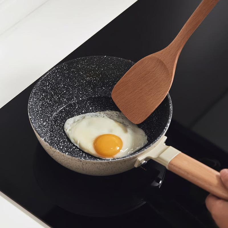 ماهیتابه سرامیکی ایکیا مدل PUCKELLAX – قطر ۲۰ سانتی‌متر