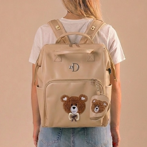 کوله پشتی لوازم نوزاد تدی کانگومام | چرم مصنوعی، ضد تعریق و جاپستونکی دار کرم