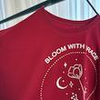تیشرت زنانه آستین کوتاه قرمز طرح Bloom With Grace | پارچه نخی | کانگومام