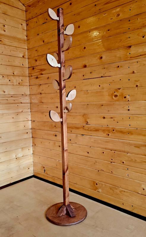 چوب لباسی برگی