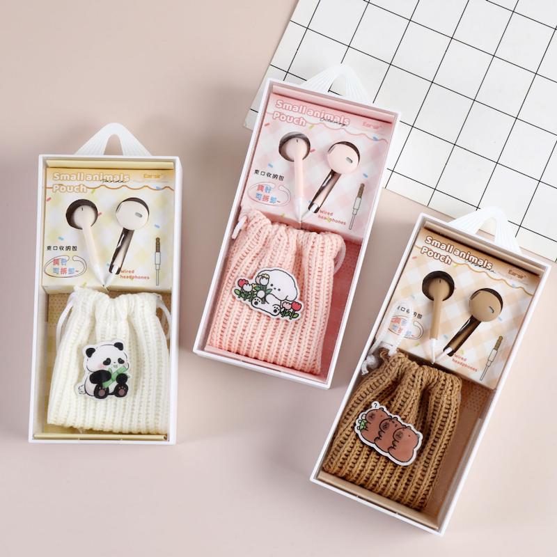 ست هندزفری و کیف بافت طرح small animals