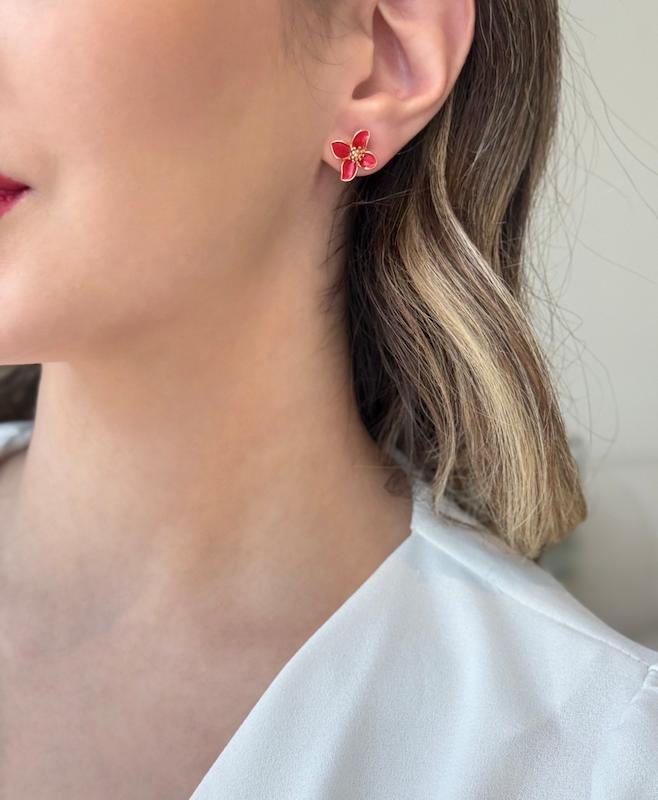 گوشواره گل قرمز